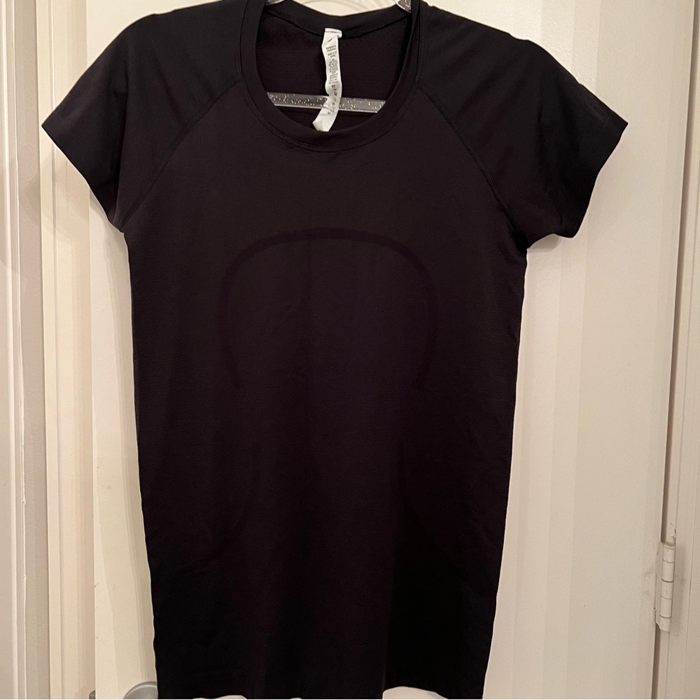 Lululemon Swiftly Tech short Sleeve black size 8